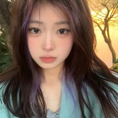 挥著翅膀的女孩