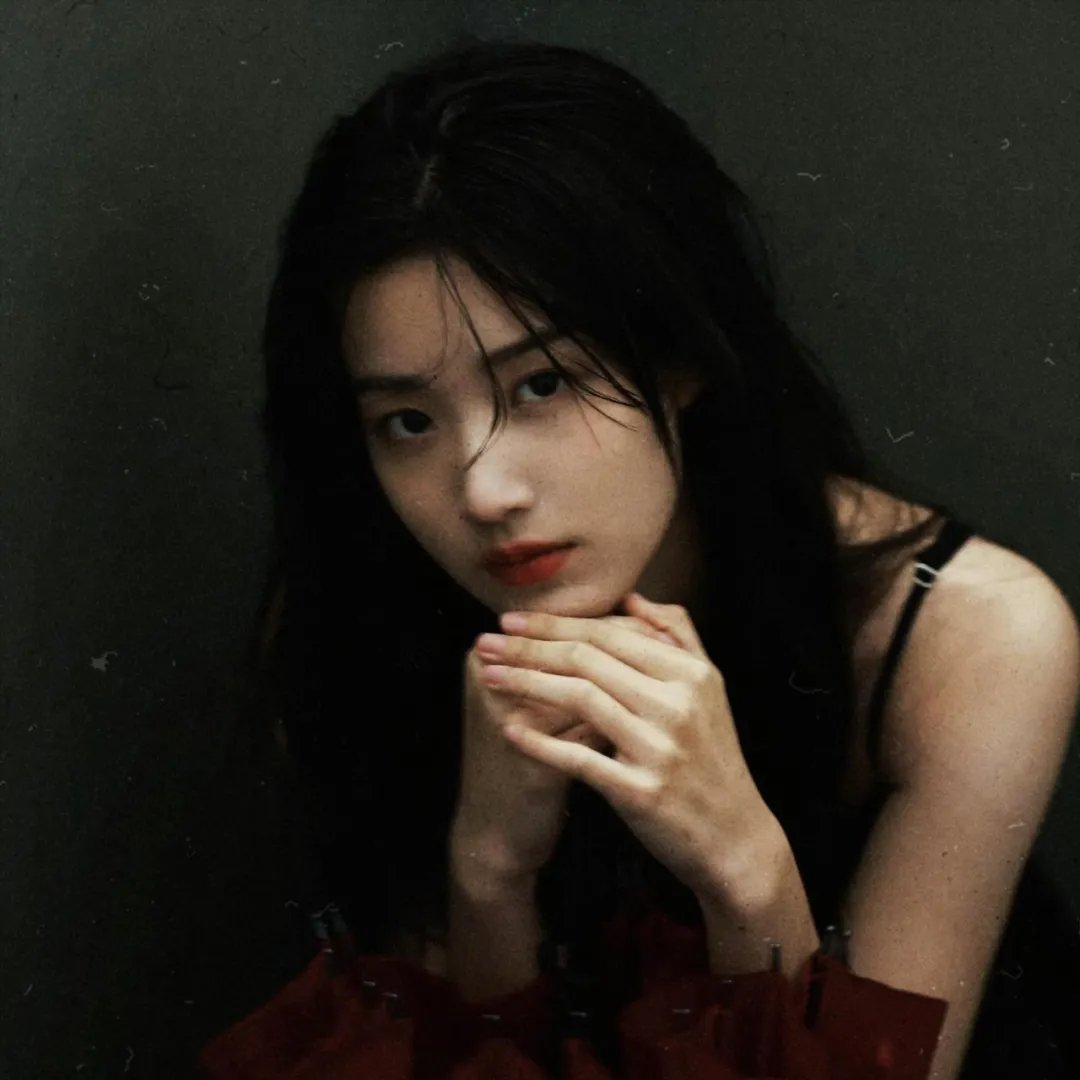 年轻女孩爱过来
